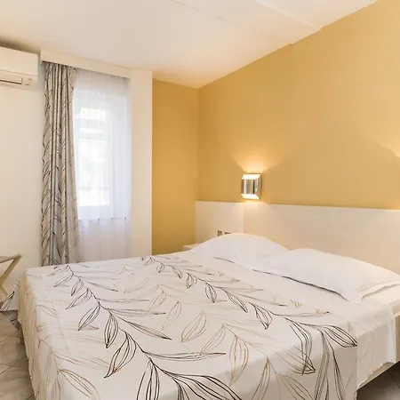 Amfora Plava Laguna Умаг